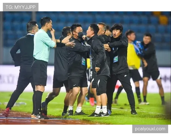 半场哨吹响时比赛规则及裁判判罚细节解析