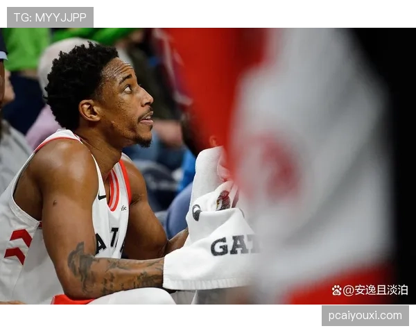 刚刷到达米安·利拉德遛狗照，那块表直接能开个车展